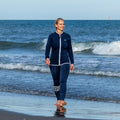Pantalon Rivage Femme néoprène 2 mm bleu porté avec la veste Rivage, longe-côte - Saint Jacques Wetsuits